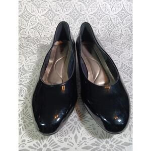 Soft Style Womens Sz 7 EW  Beige Faux Leather Pump Patent Toe Cap Comfort Shoes